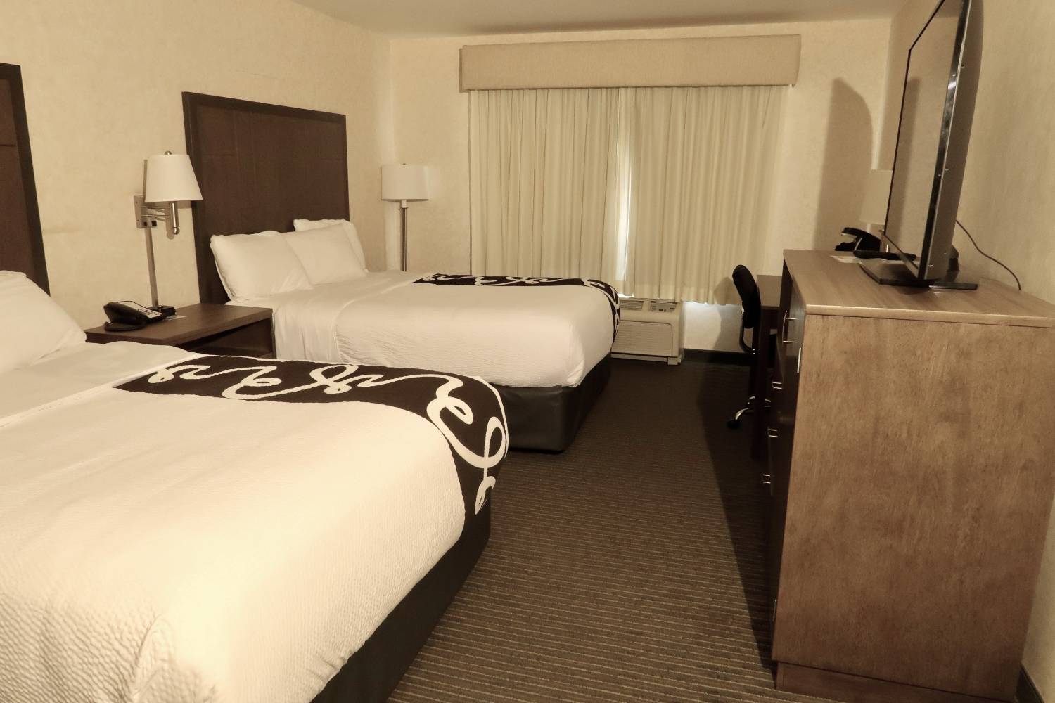 Deluxe double queen room at Inn at Gig Harbor