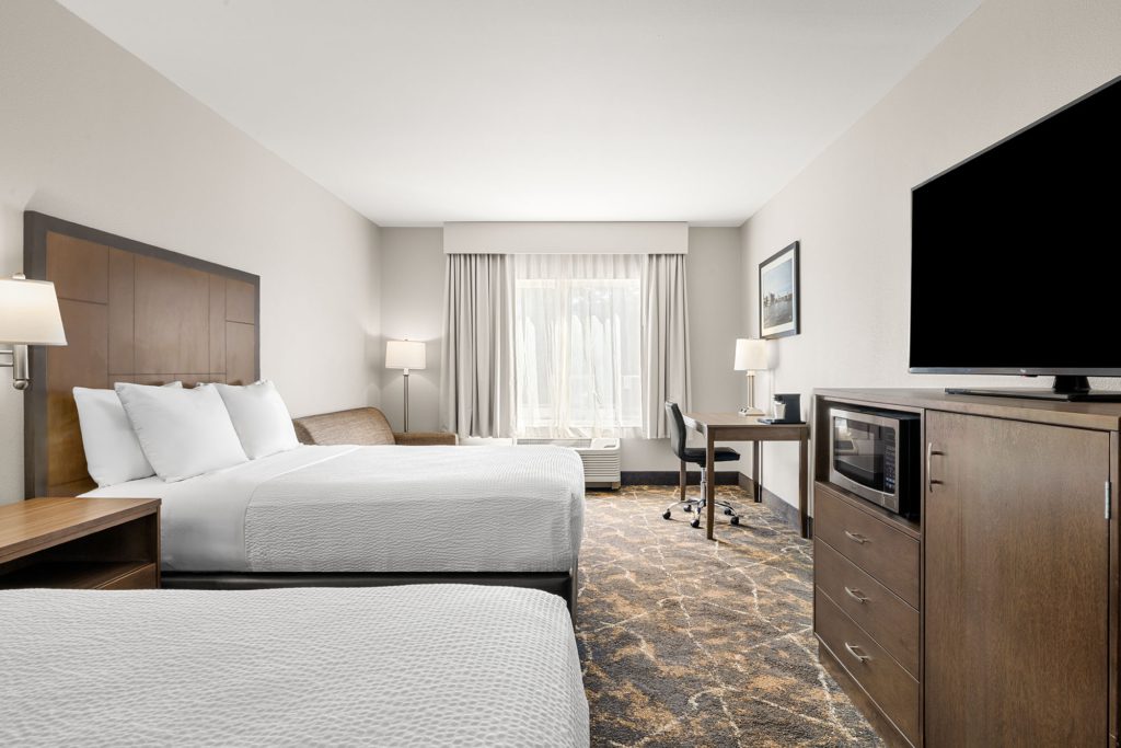 2 Queen Standard w Sofa Bed