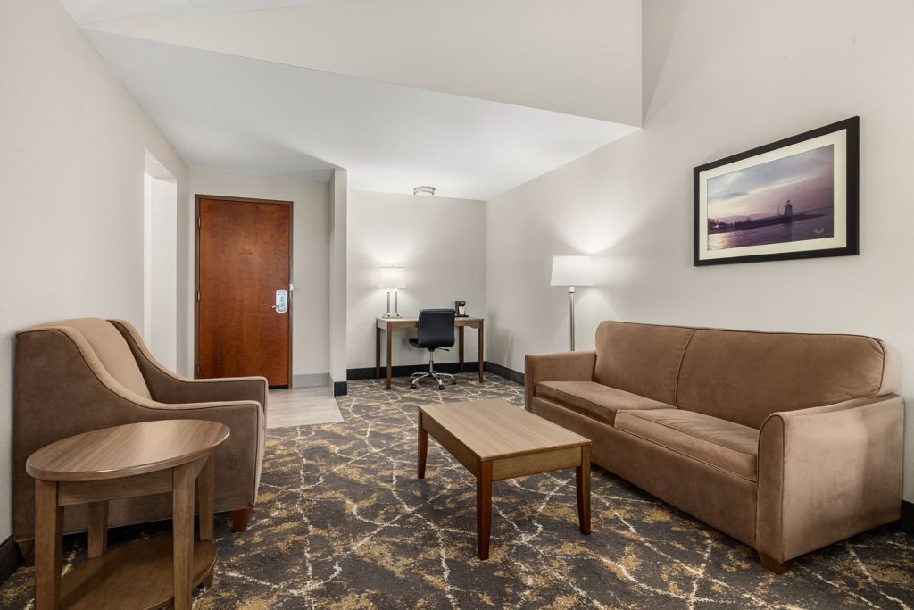 Deluxe King Sitting Area